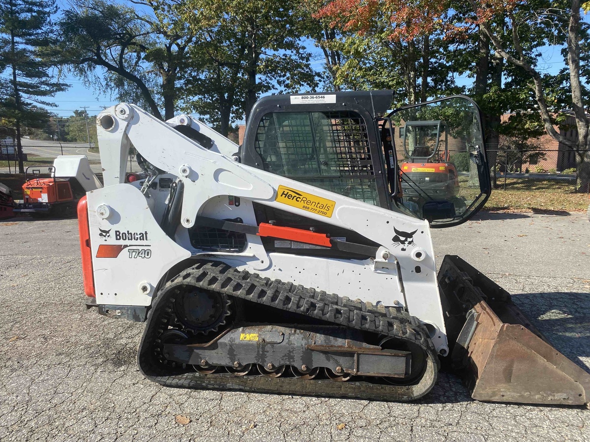 2022 Bobcat T740-3