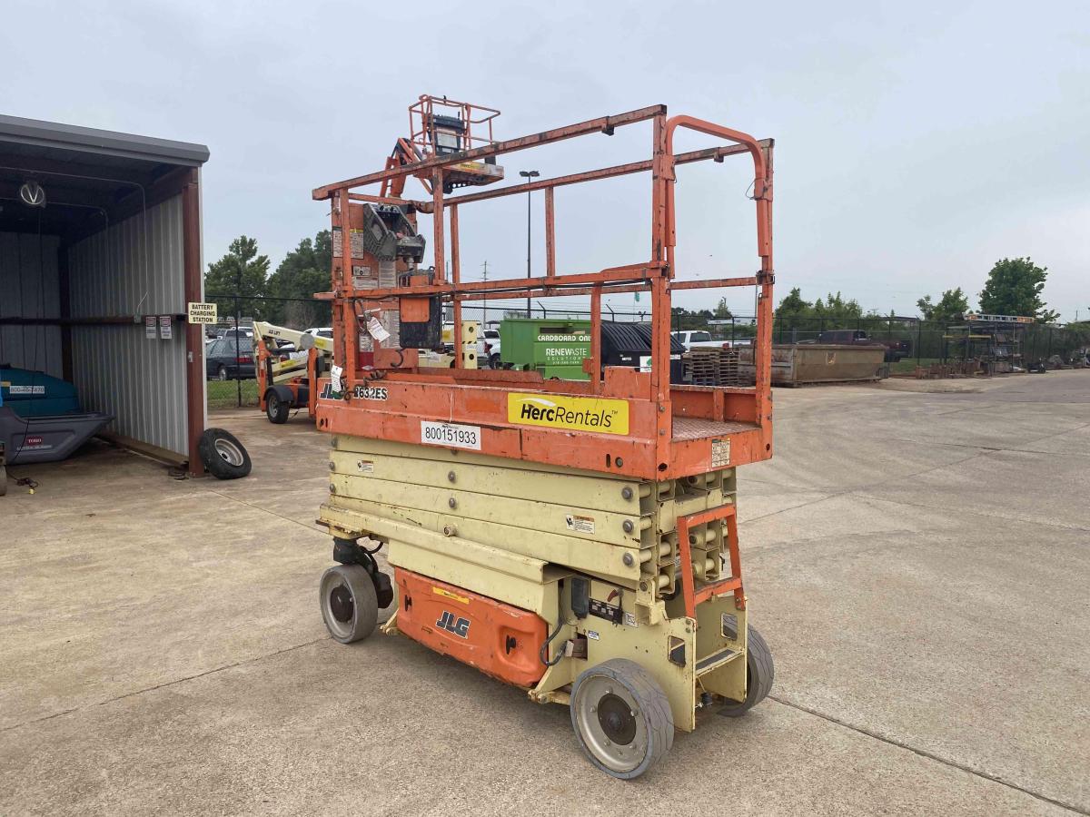 2017 JLG 2632ES