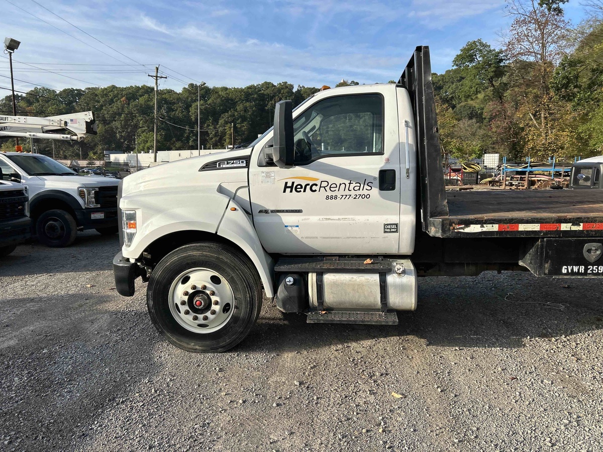 2017 Ford F750-7