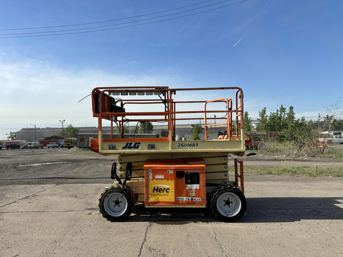 2017 JLG 260MRT-3
