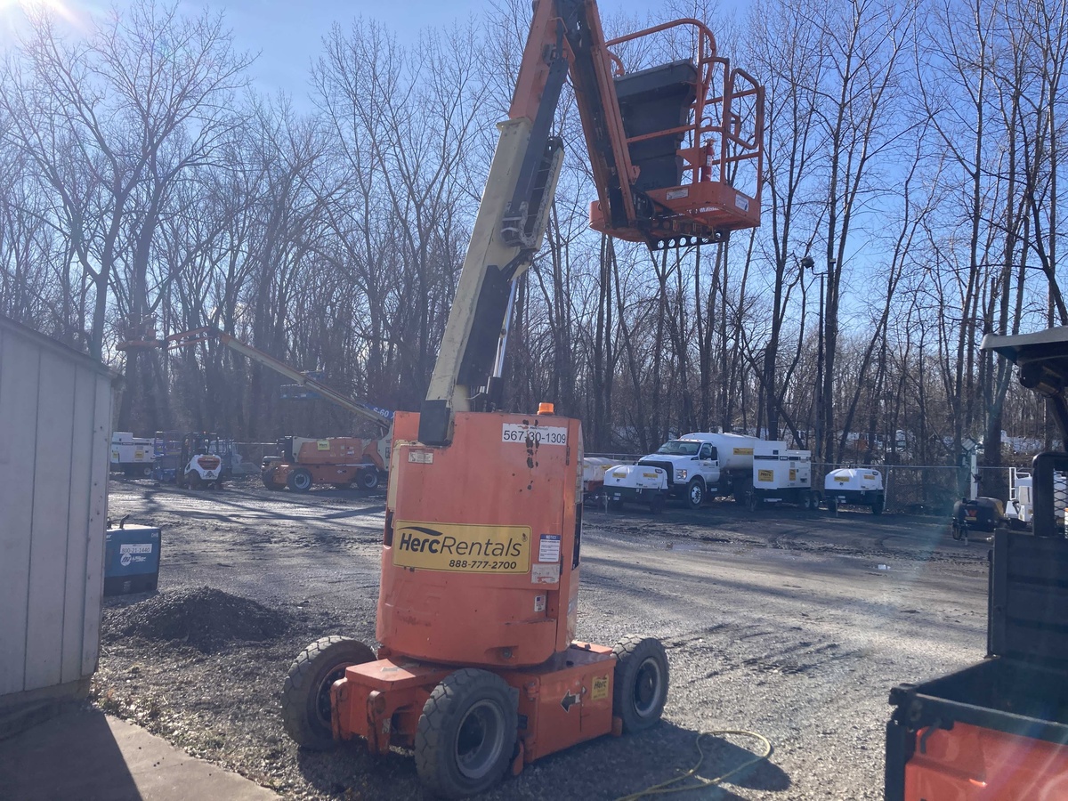 2016 JLG E300AJP