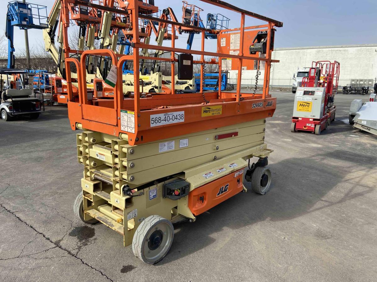 2018 JLG 3246ES