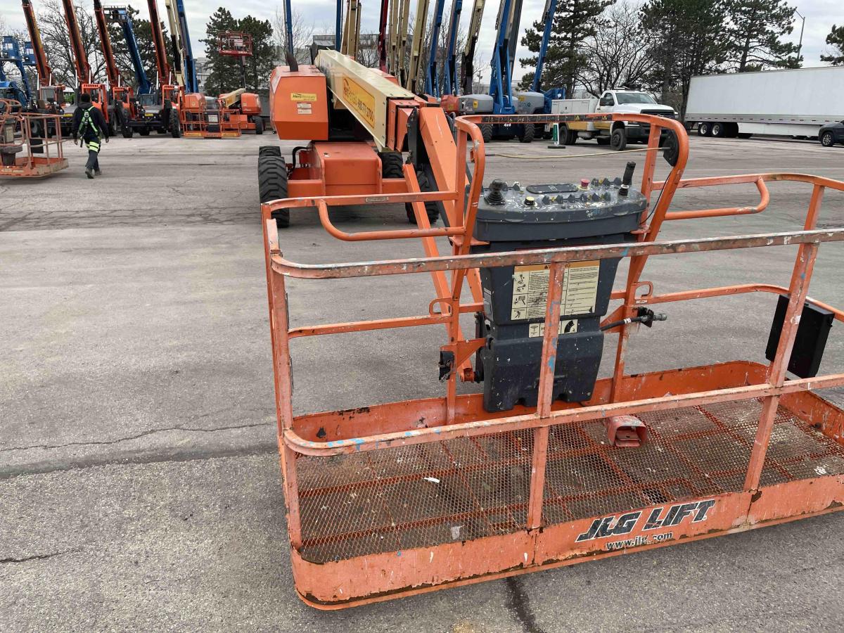 2011 JLG 660SJ