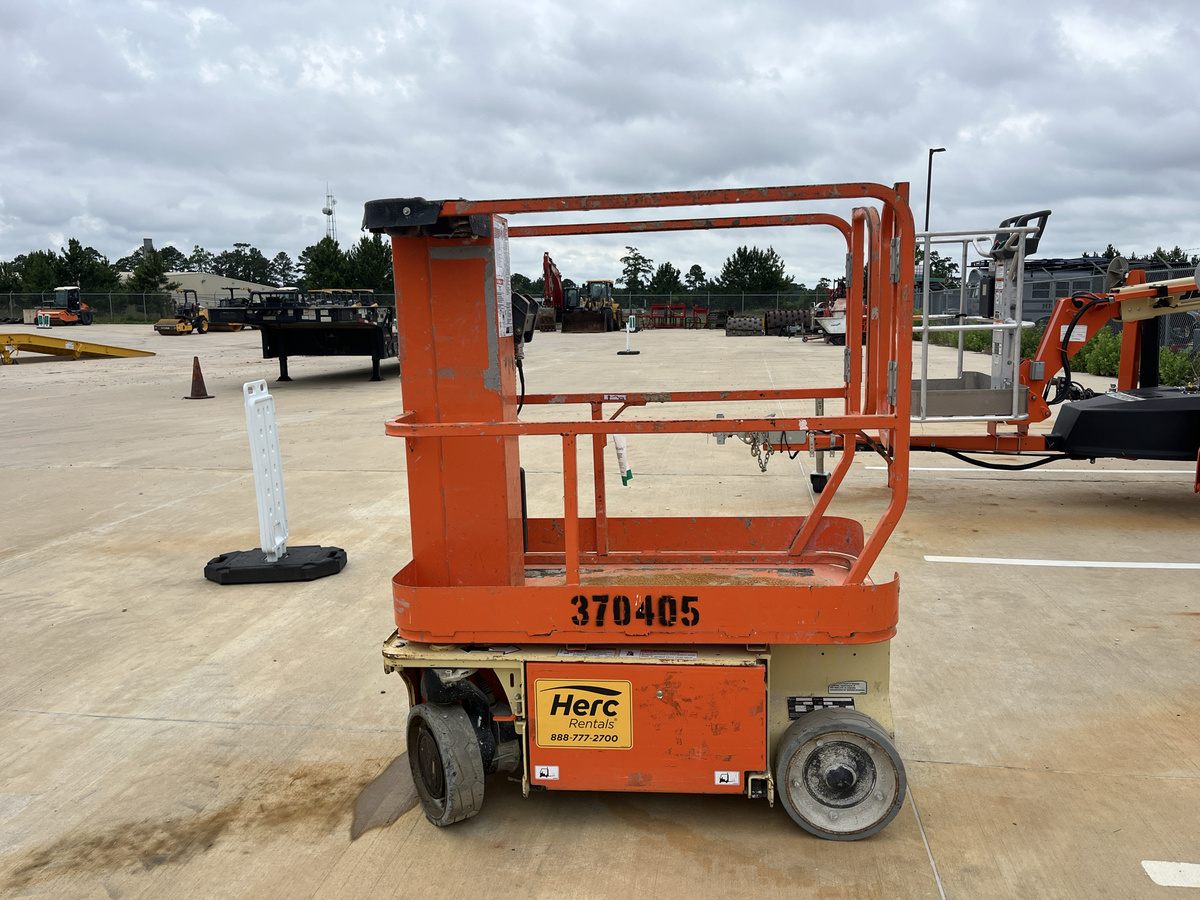 2017 JLG 1230ES