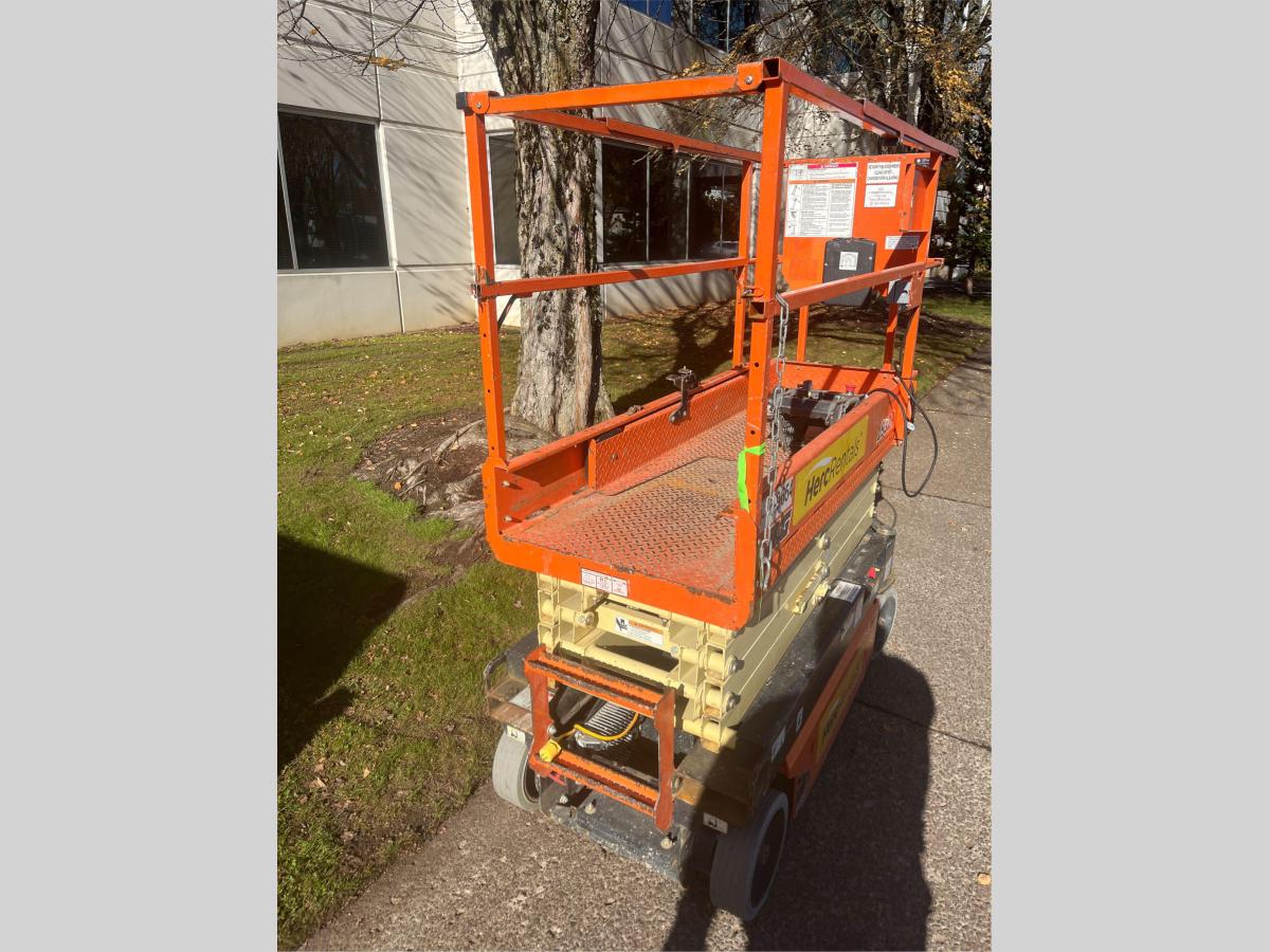 2017 JLG 1932R