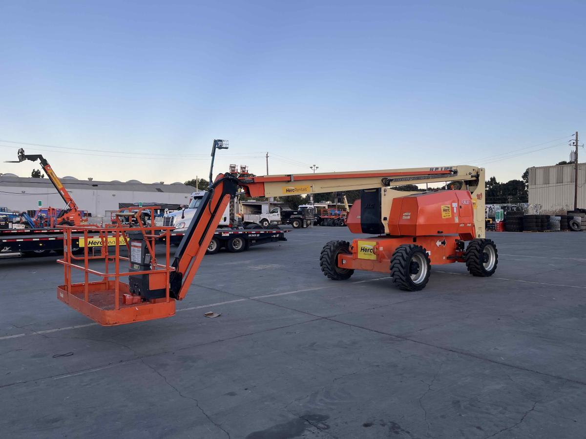 2018 JLG 800AJ