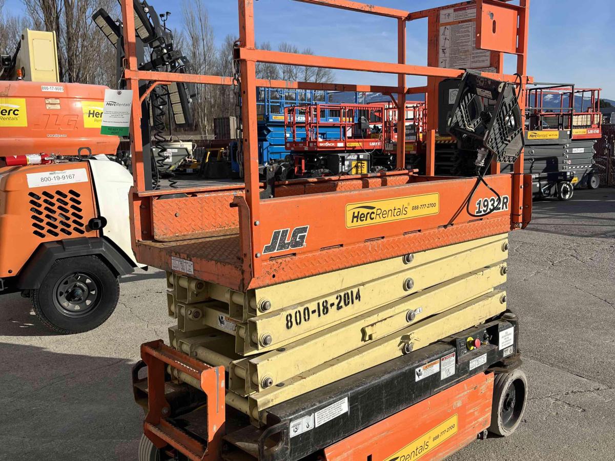 2017 JLG 1932R
