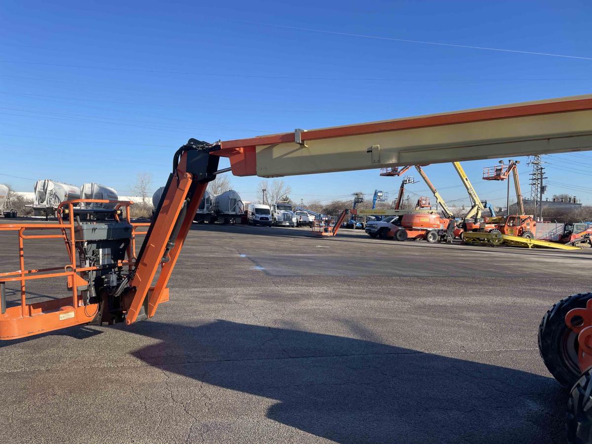 2018 JLG 800AJ