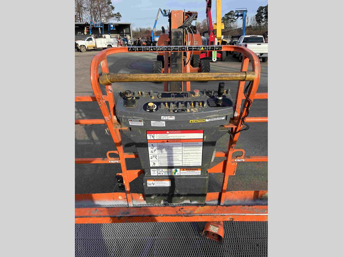2017 JLG 860SJ