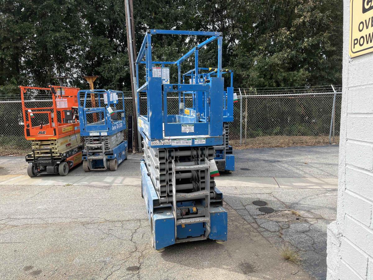 2017 Genie GS-3232