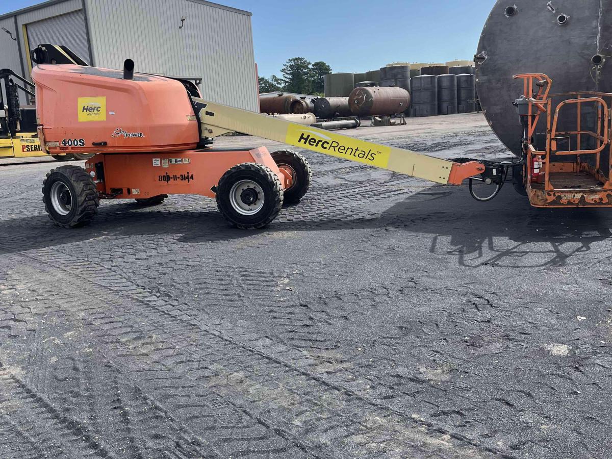 2016 JLG 400S