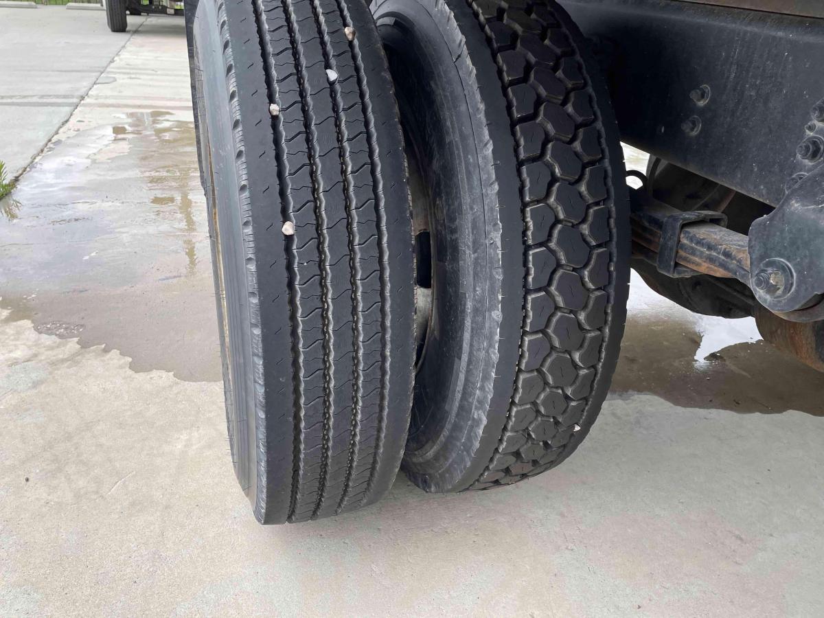 2015 Freightliner M2106