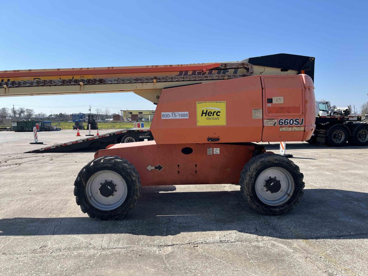 2017 JLG 660SJ