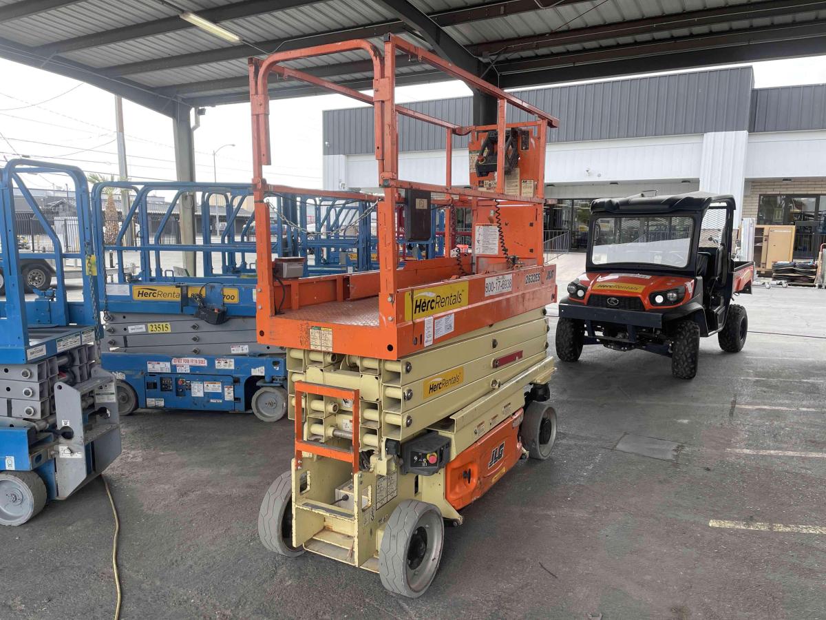 2017 JLG 2632ES