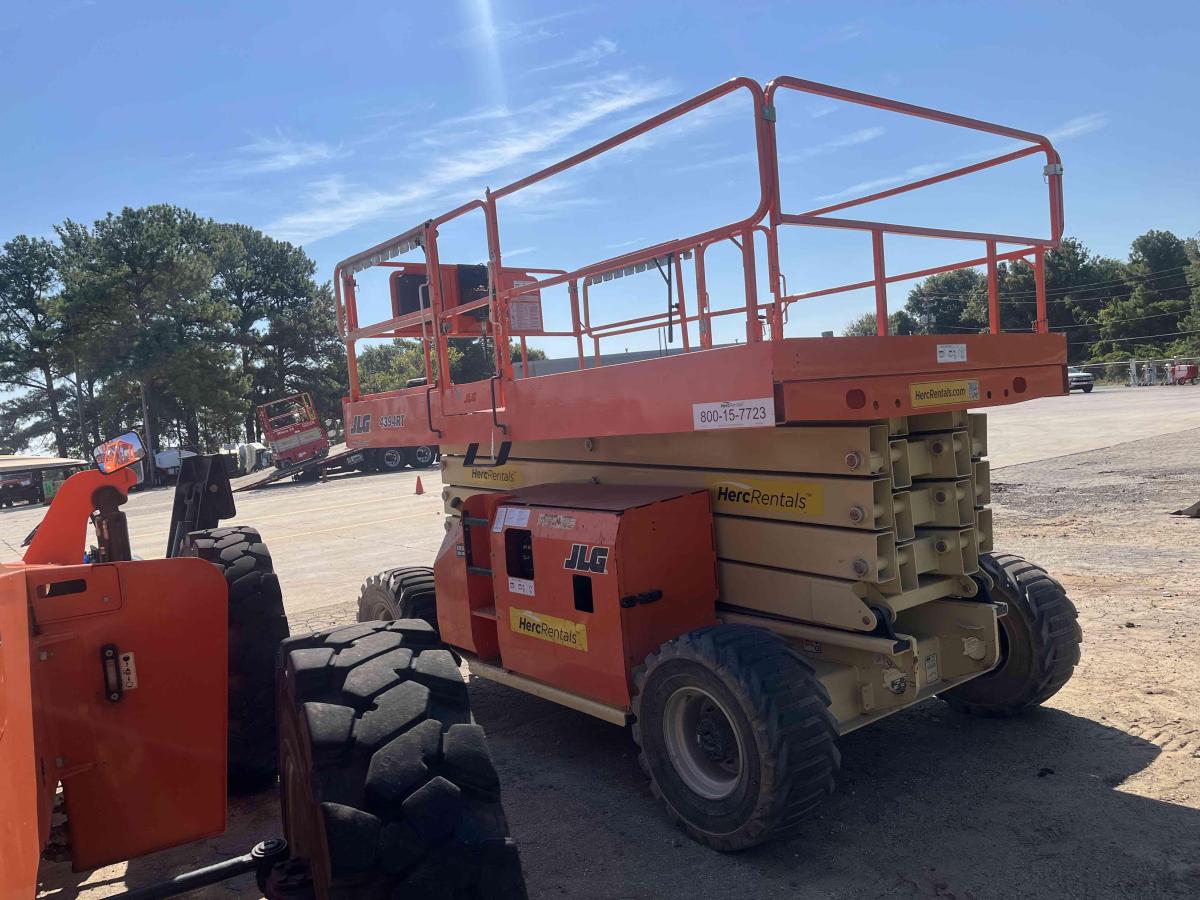 2017 JLG 4394RT