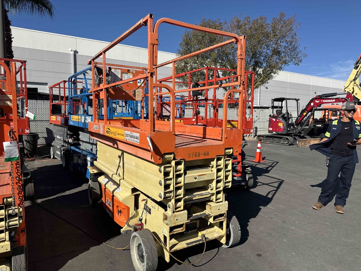 2018 JLG 3246ES-2