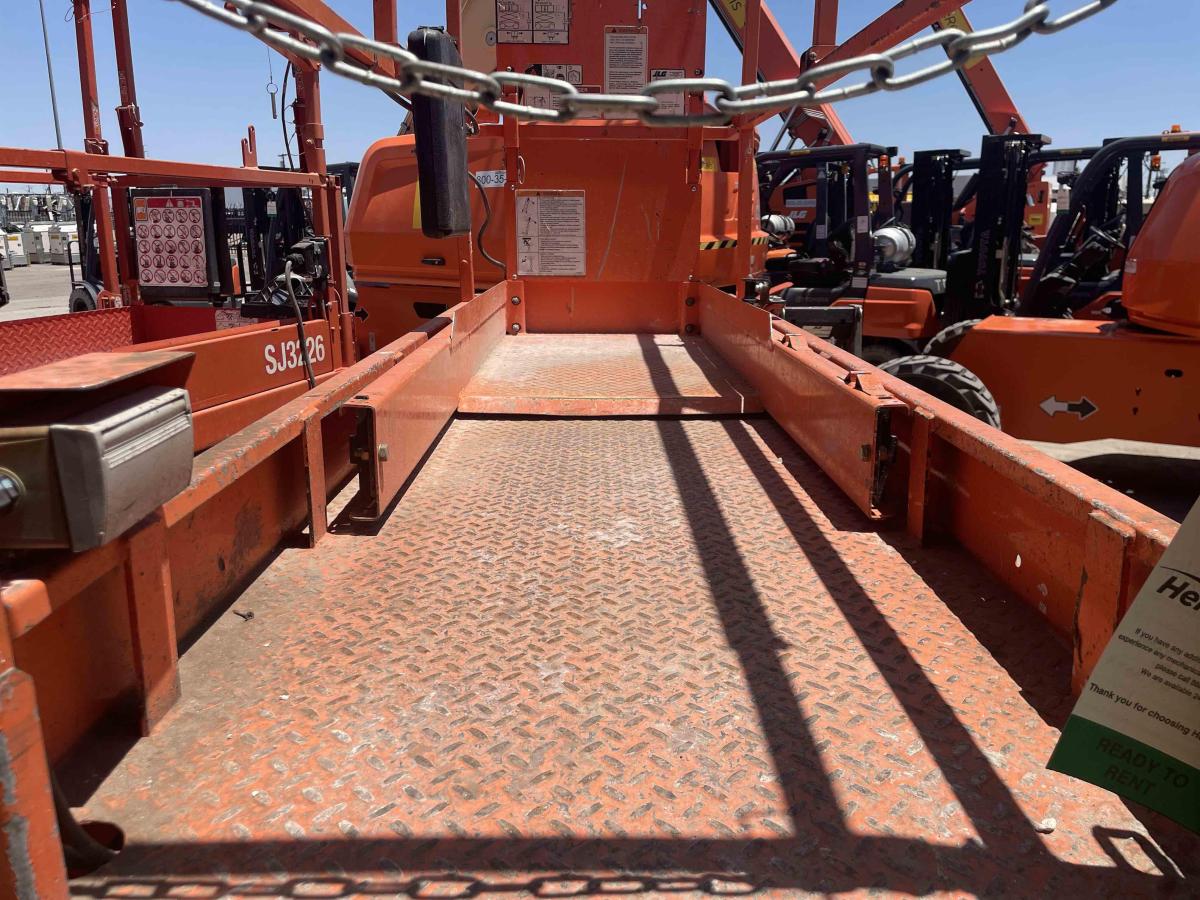 2016 JLG 2632ES