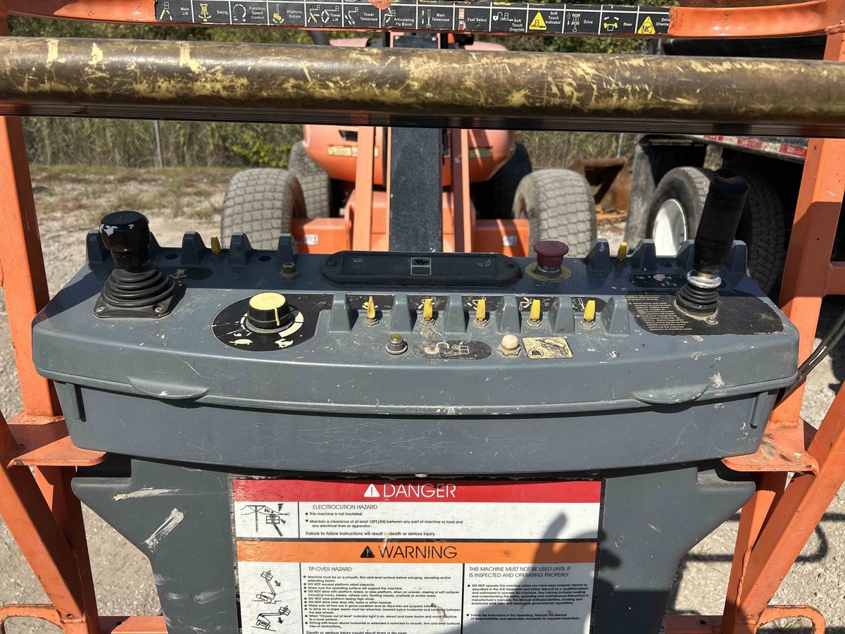 2017 JLG 600AJ-10