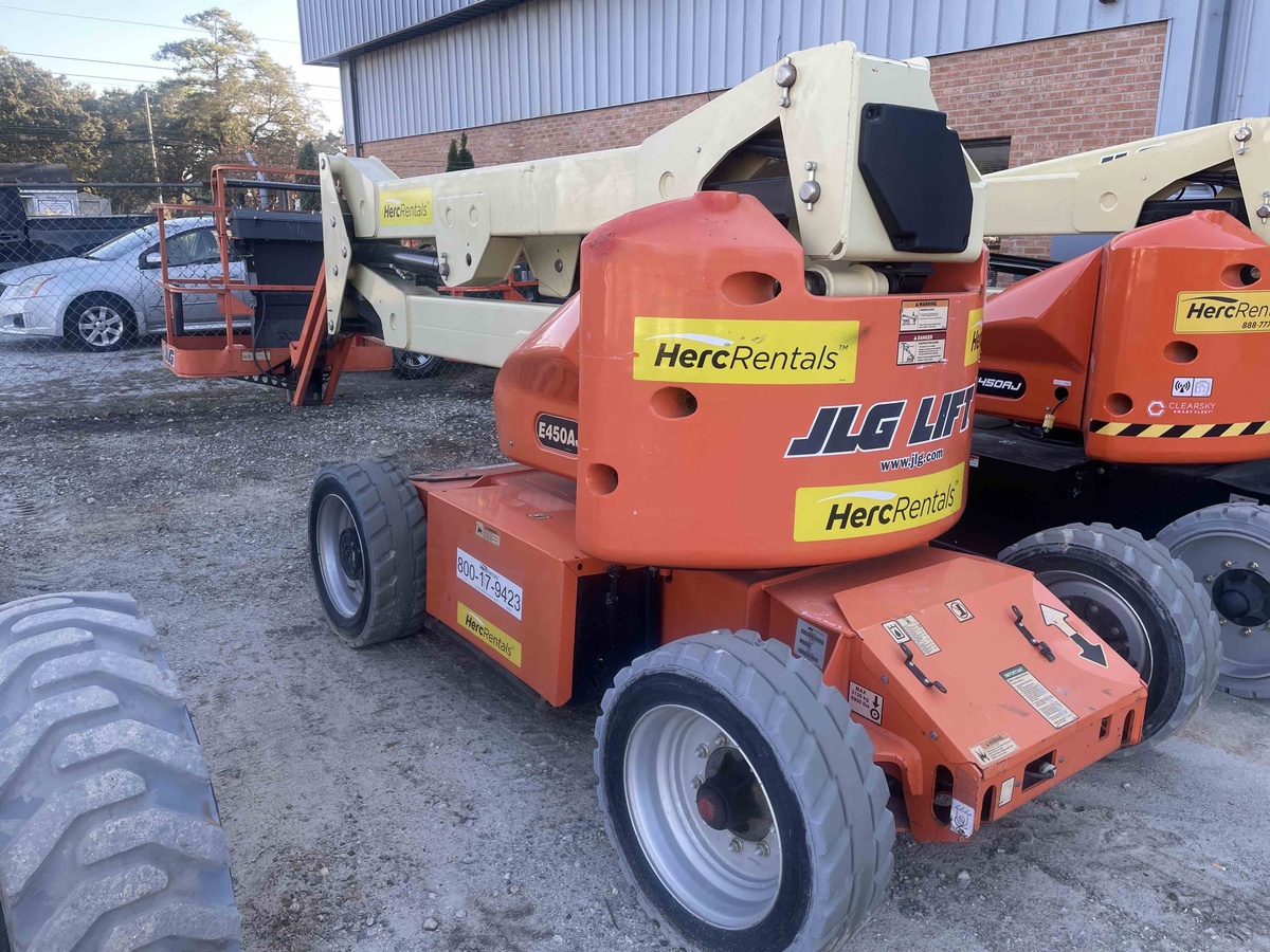 2017 JLG E450AJ-1