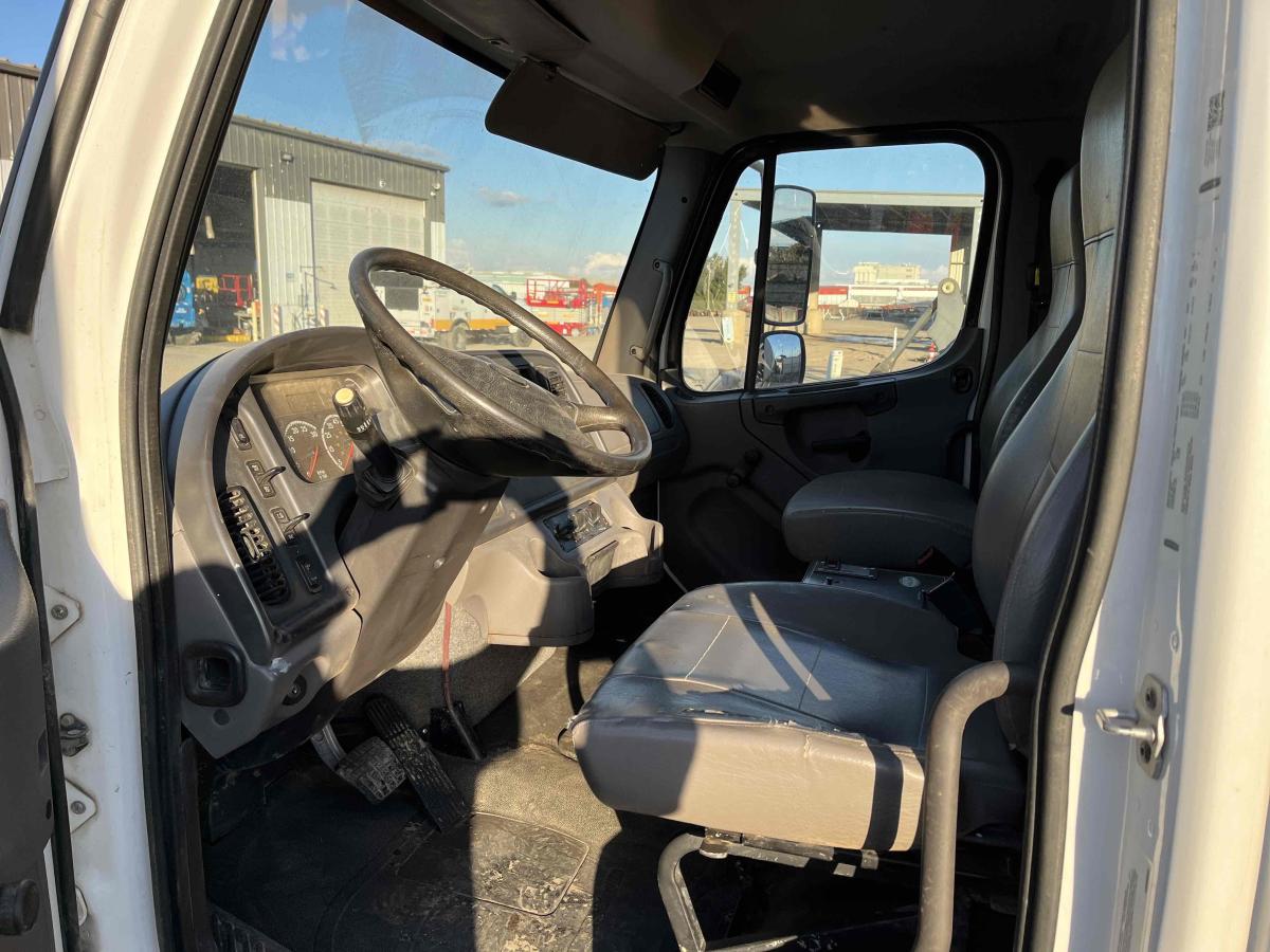 2018 Freightliner M2106