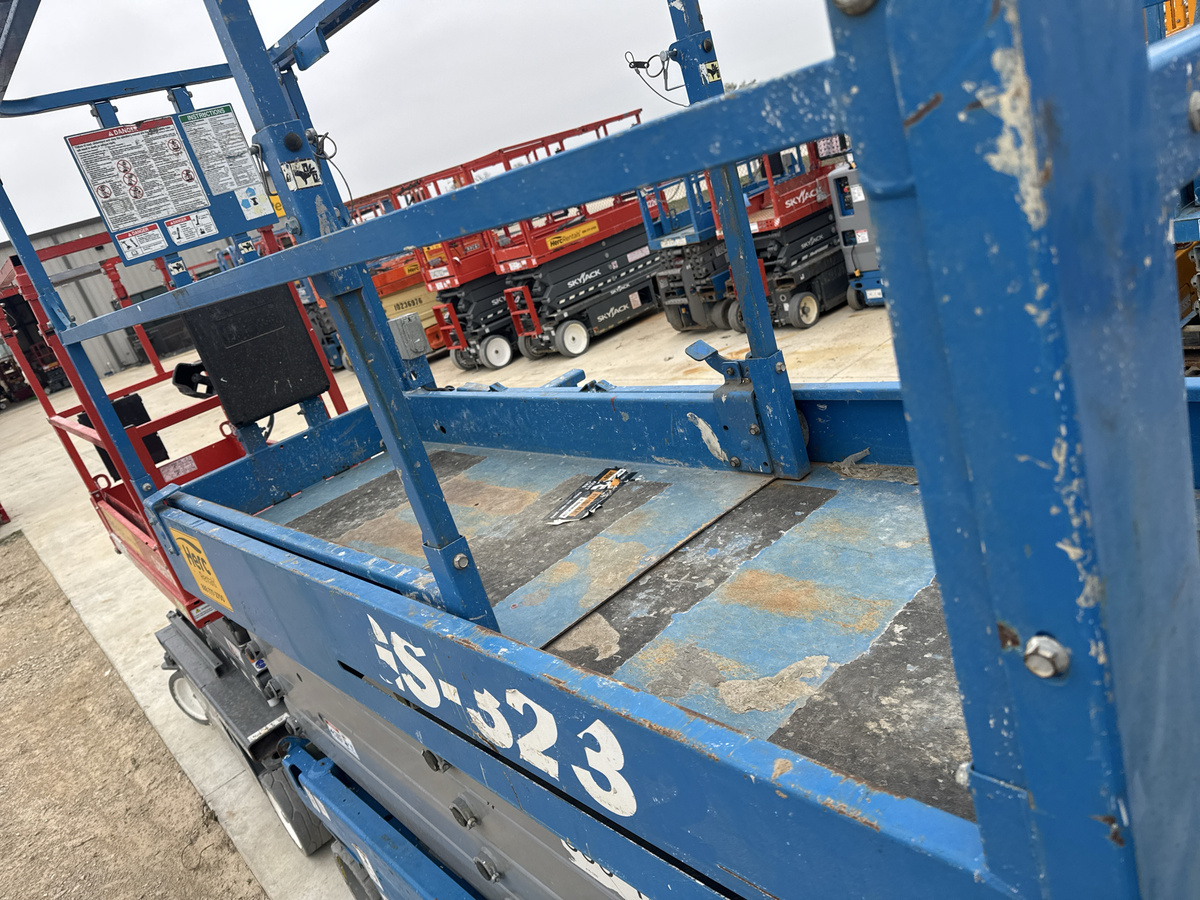 2017 Genie GS-3232-6