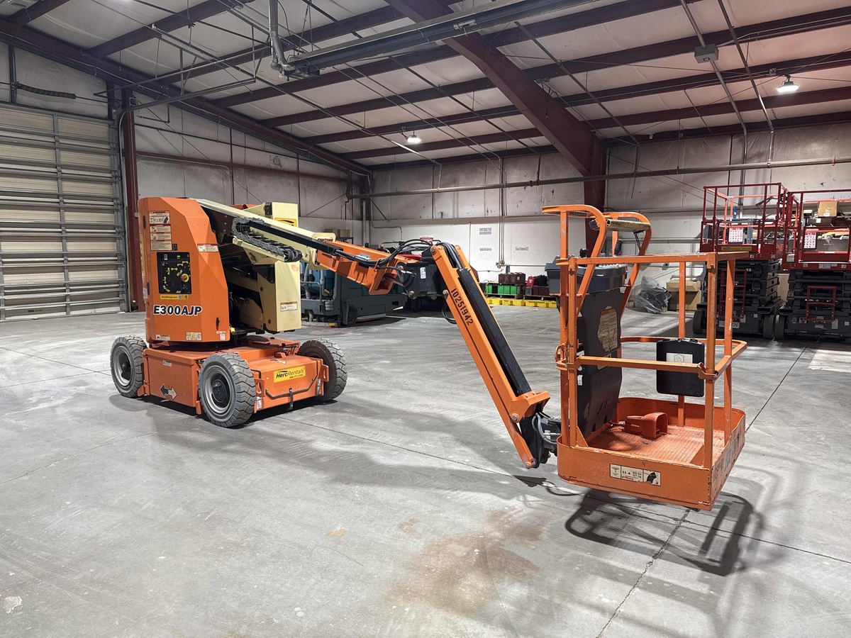 2018 JLG E300AJP-1