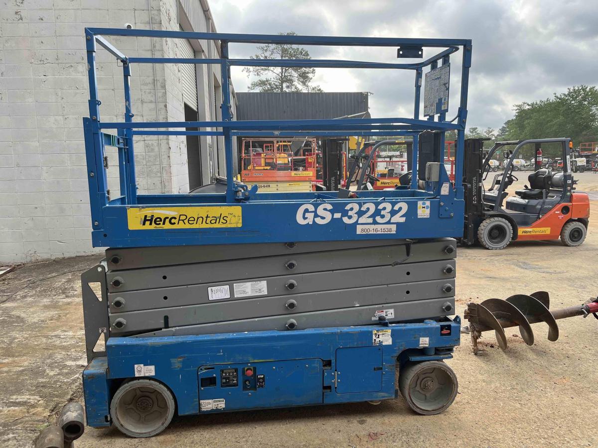 2017 Genie GS-3232