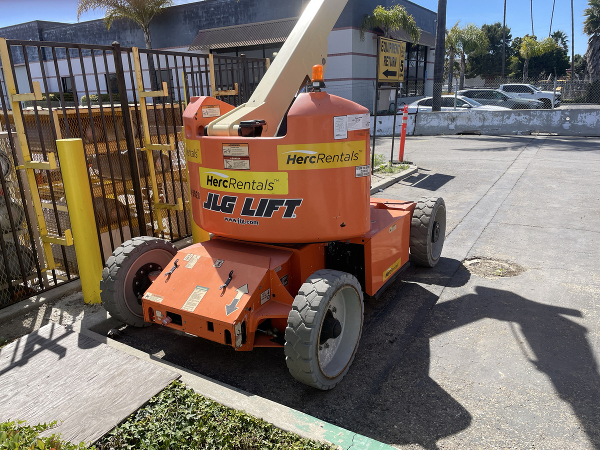 2018 JLG E450AJ-2