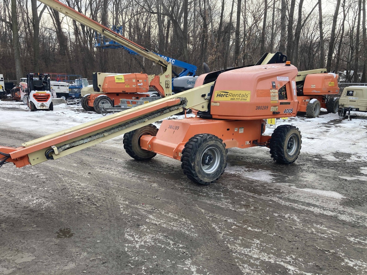 2017 JLG 400S