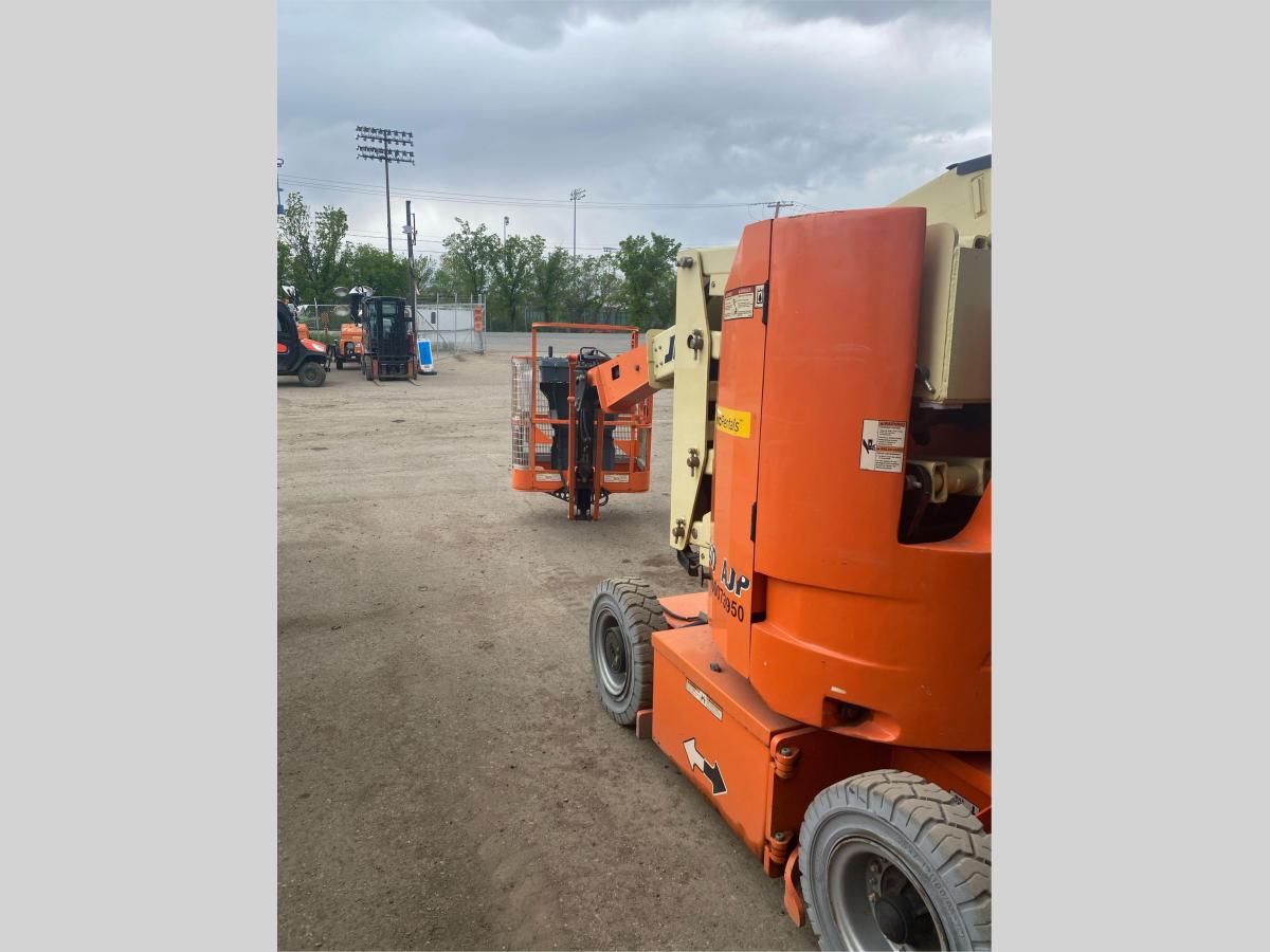 2015 JLG E300AJP