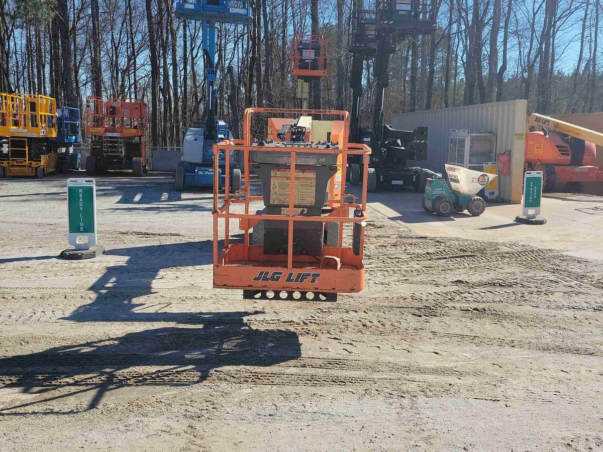 2016 JLG E300AJP-2
