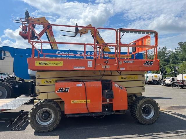2017 JLG 4394RT