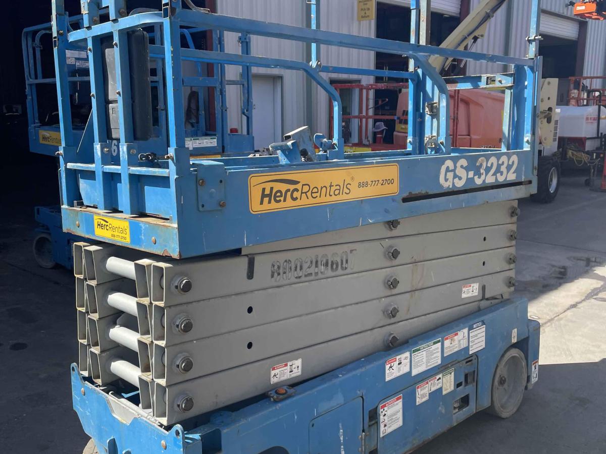 2018 Genie GS-3232