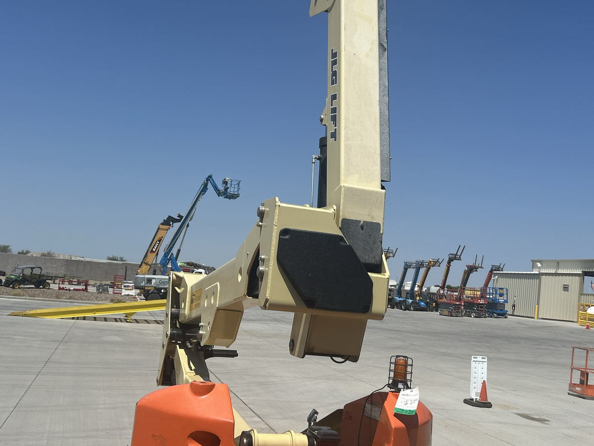 2018 JLG E400AJPN-8