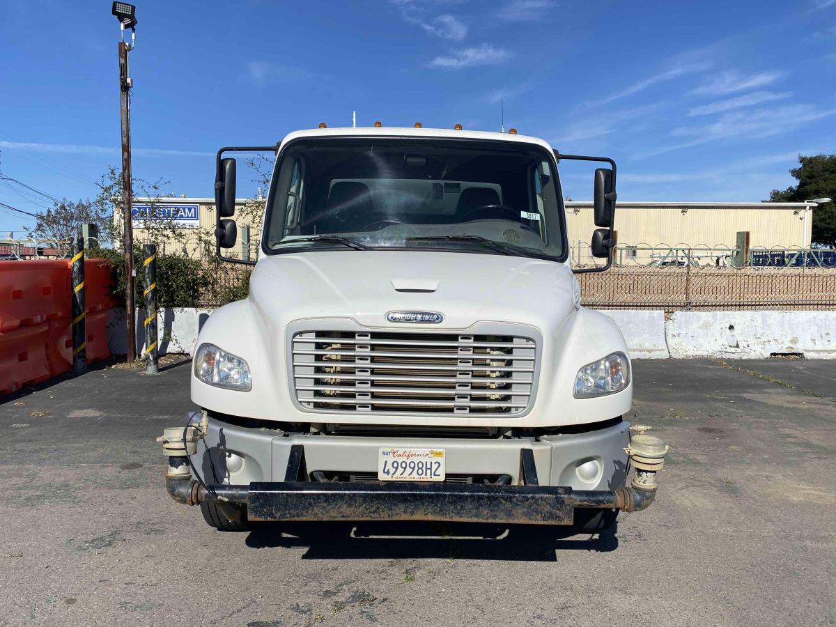 2018 Freightliner M2106-4