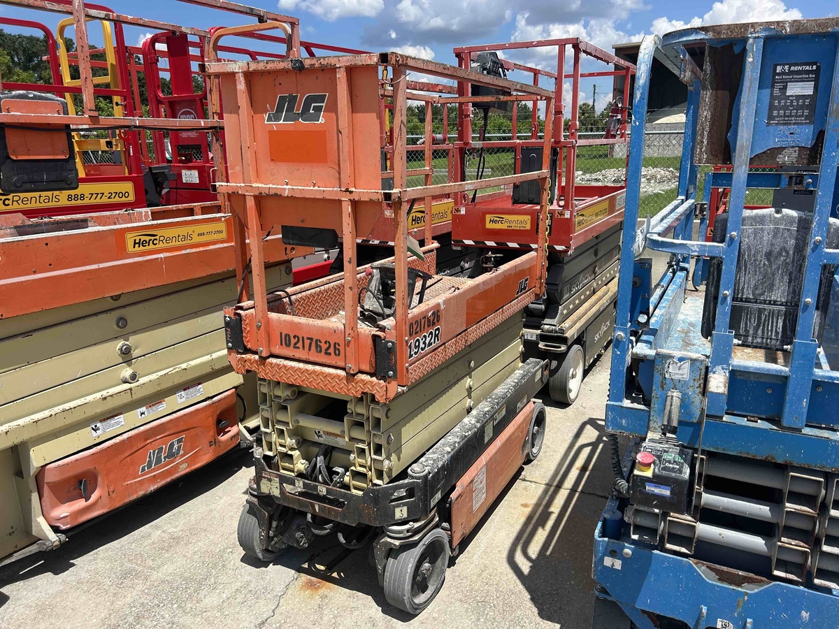 2017 JLG 1932R-7
