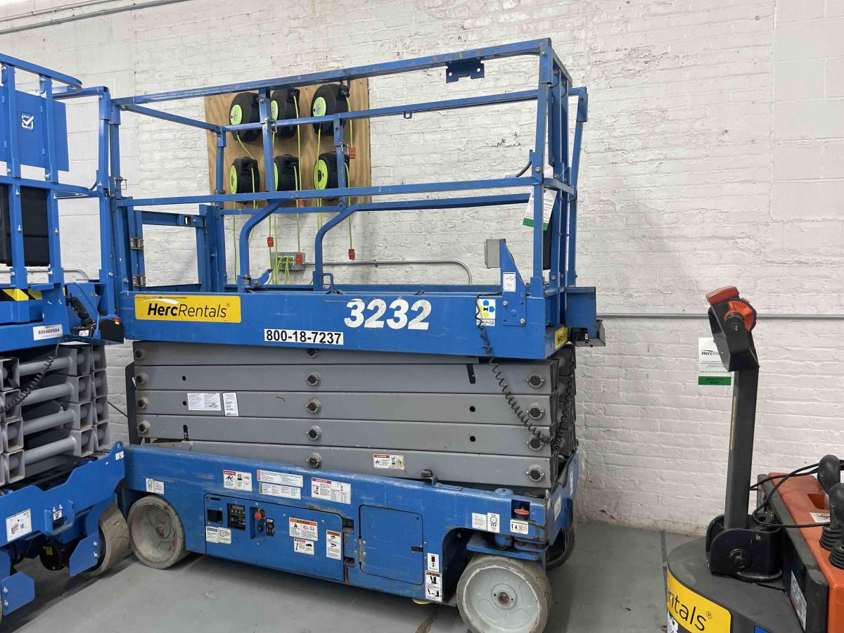 2017 Genie GS-3232