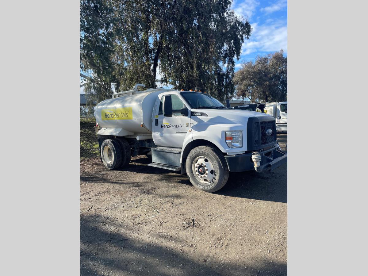 2017 Ford F750-2