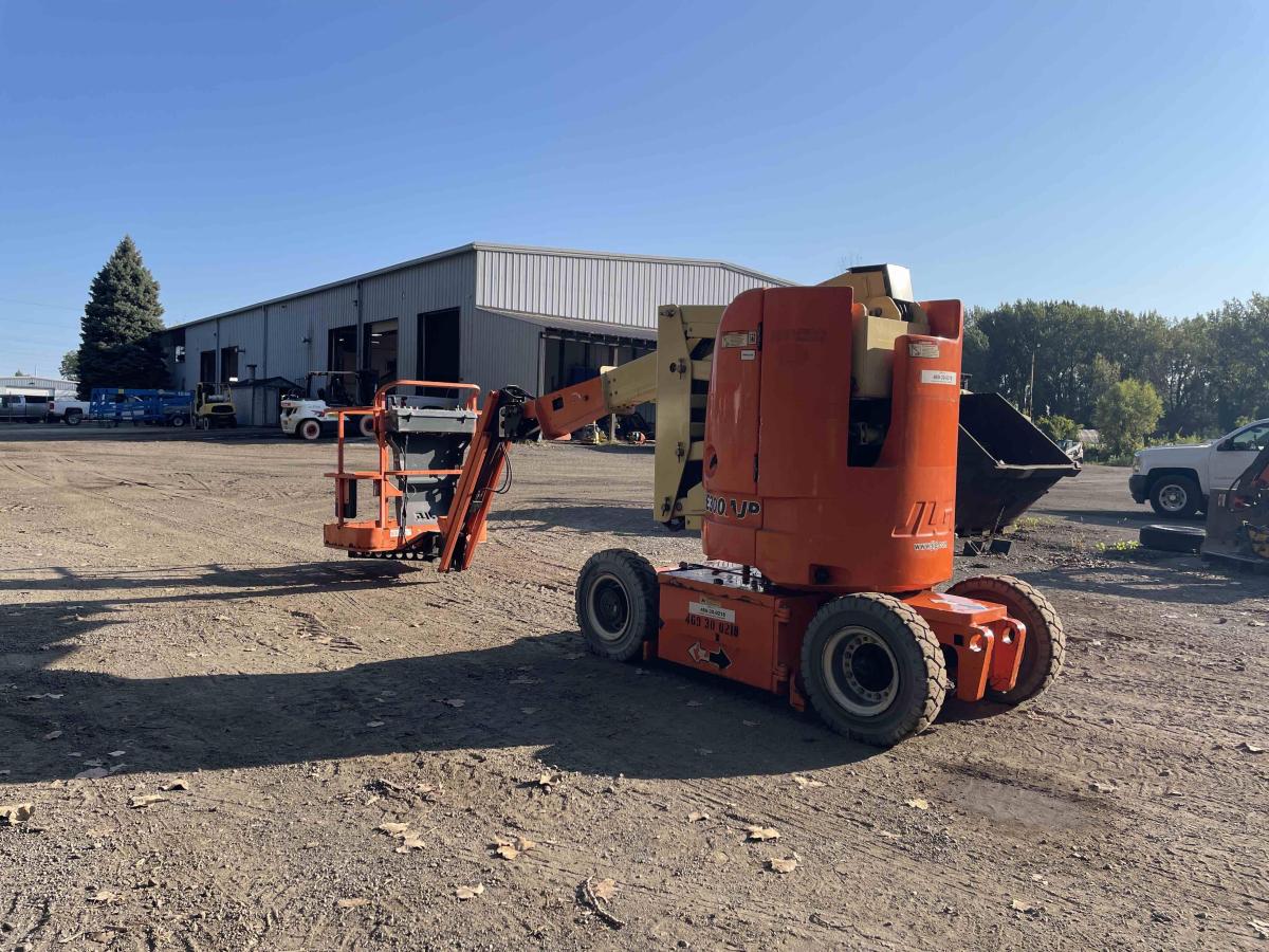 2013 JLG E300AJP