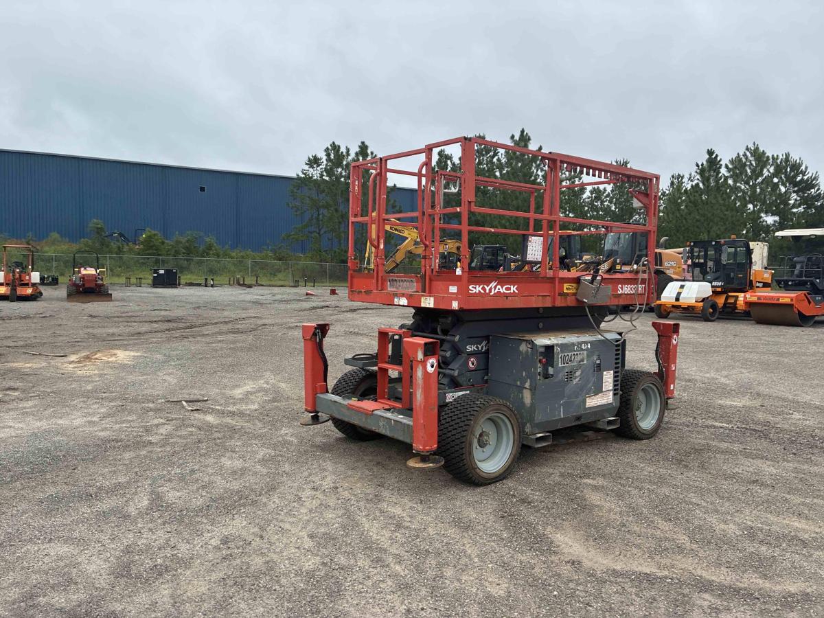 2018 Skyjack SJ-6832RT-2