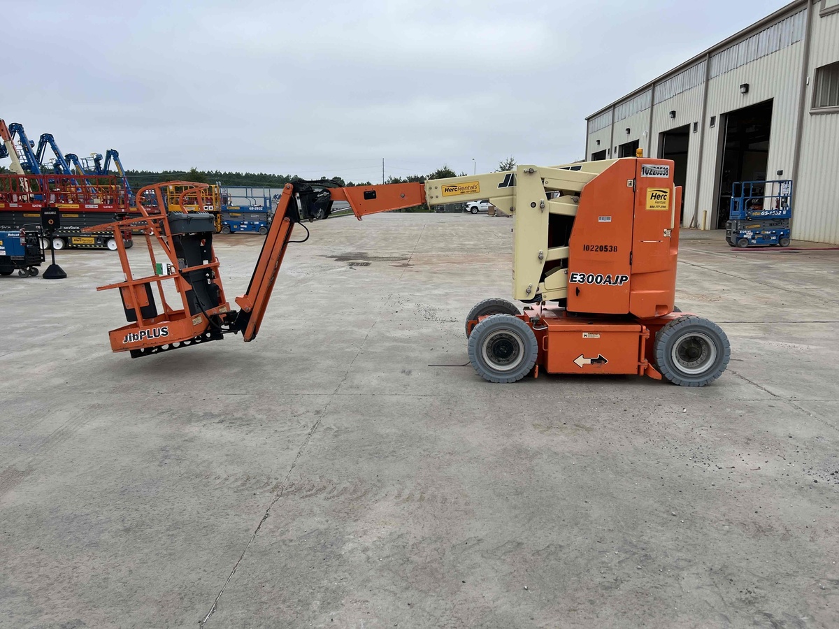 2017 JLG E300AJP-7