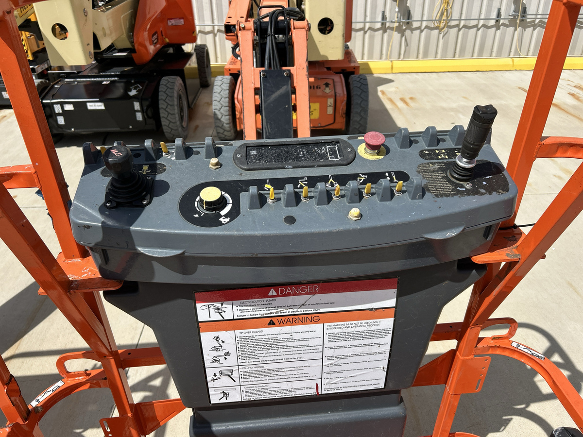 2018 JLG E400AJPN-5