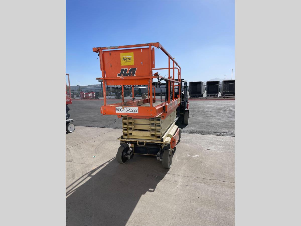 2017 JLG 3246ES