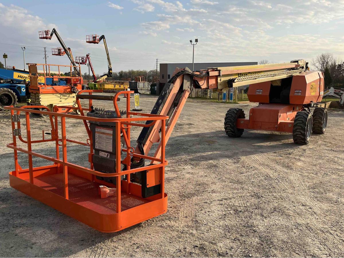 2017 JLG 660SJ