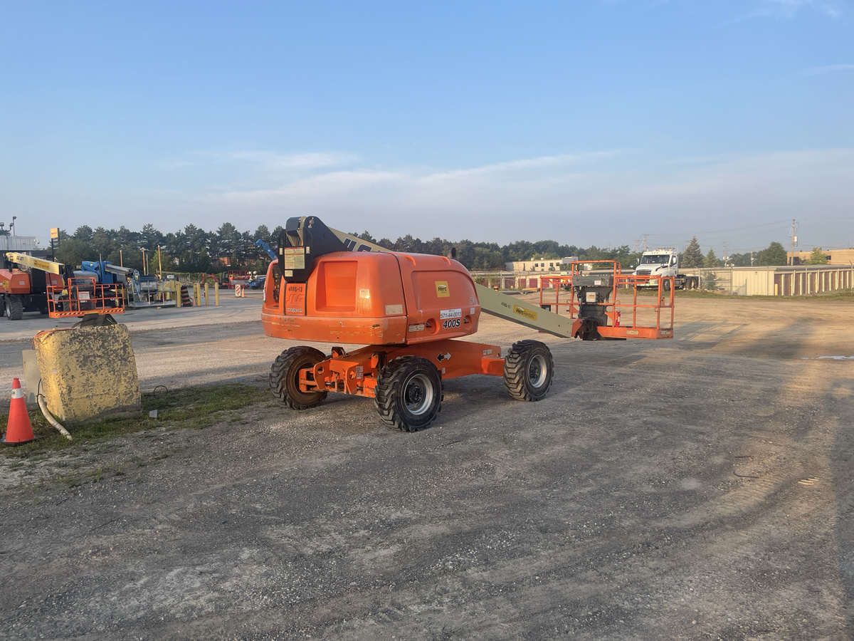 2019 JLG 400S