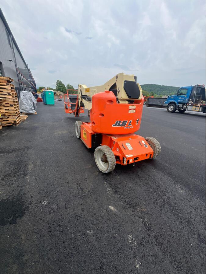 2016 JLG E400AJPN