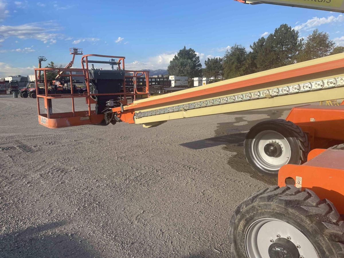2017 JLG 600S