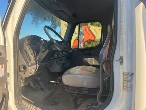 2016 Freightliner M2106-5