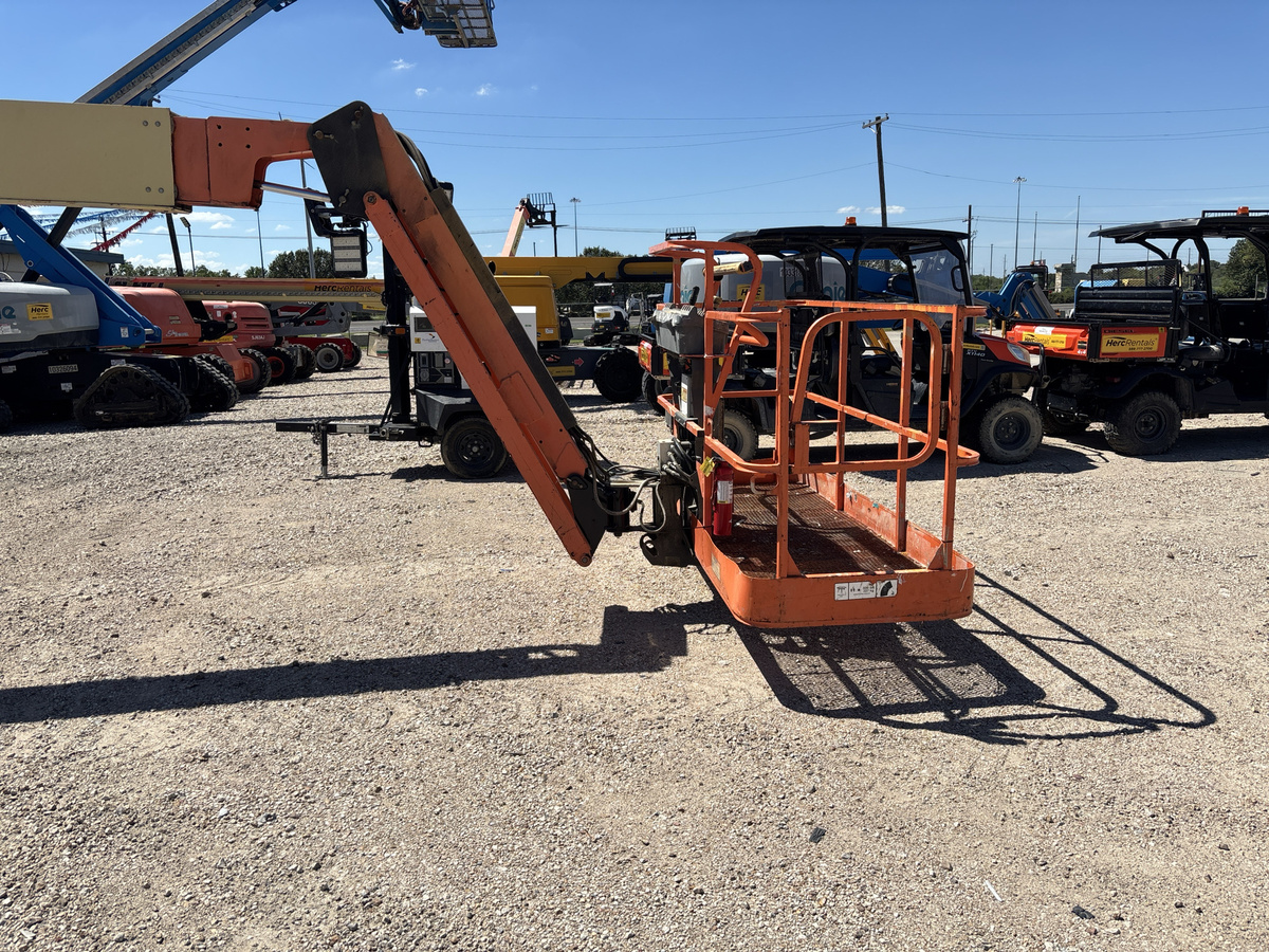 2018 JLG 800AJ-2