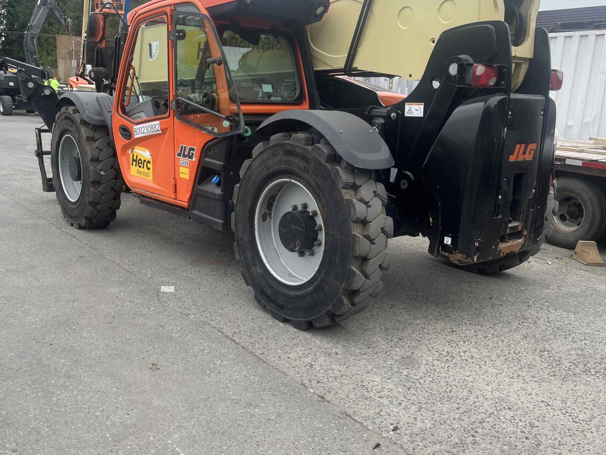 2018 JLG 1255